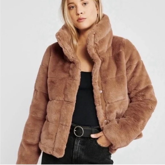 Abercrombie & Fitch: Mini Faux Fur Puffer Jacket. Size: Small. - Picture 1 of 6
